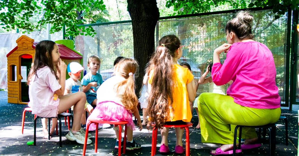 You are currently viewing Cum alegi grădinița potrivită pentru copil: întrebările pe care merită să ți le pui ca părinte